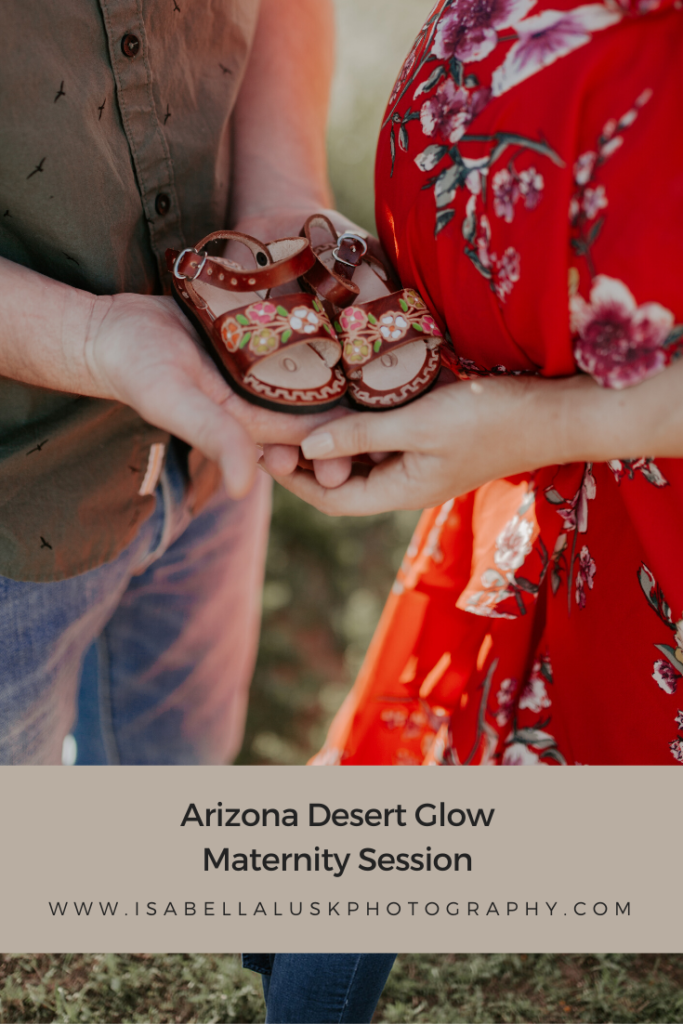 Arizona Desert Glow Maternity Session by Isabella Lusk Photography. This blog includes couples posing inspiration, maternity outfit inspiration.  Book your Arizona maternity shoot and browse the blog for more inspiration #maternity #couplessession #babyannouncement
